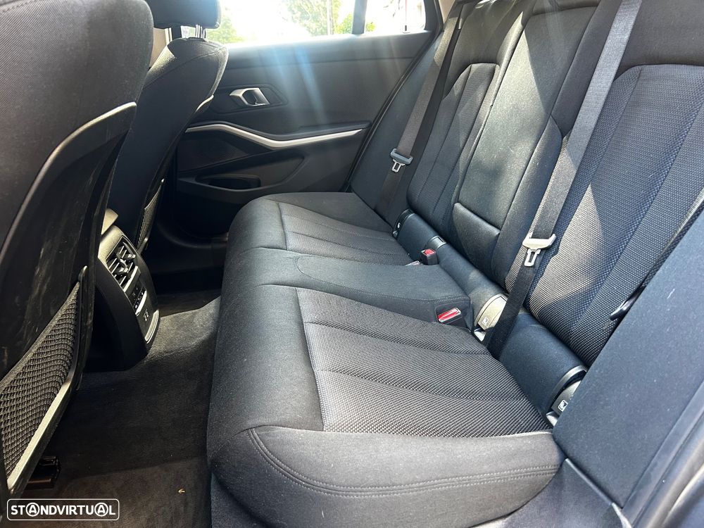 BMW 320 d Auto - 11