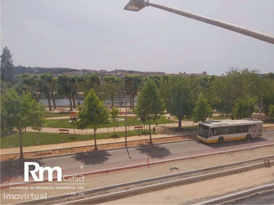 excelente prédio na Av. Emidio Navarro, junto ao Parque da Cidade - Grande imagem: 4/55