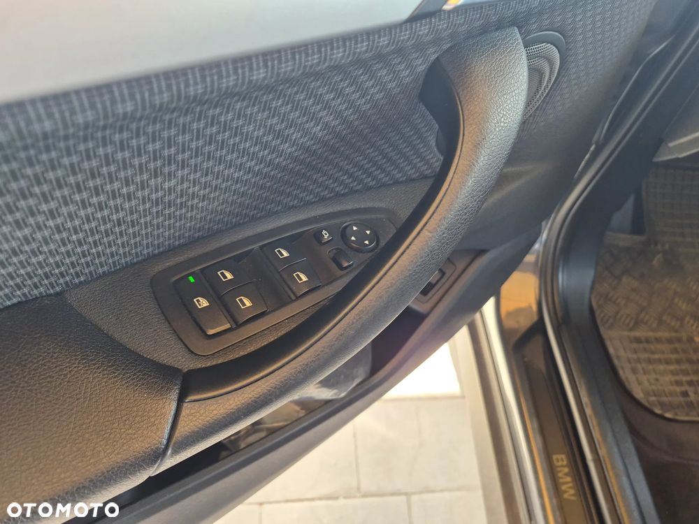 BMW X1 sDrive18d Sport Line - 10