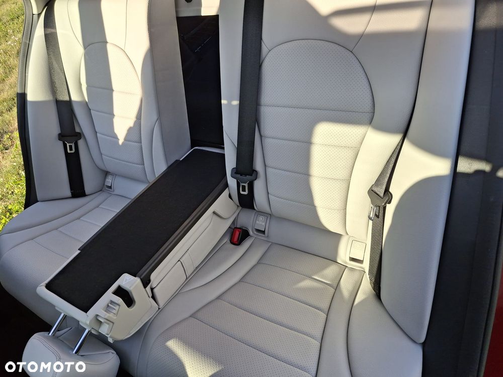 Mercedes-Benz Klasa C 300 7G-TRONIC - 26
