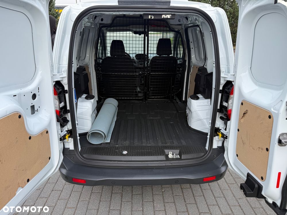 Ford Transit Courier - 17