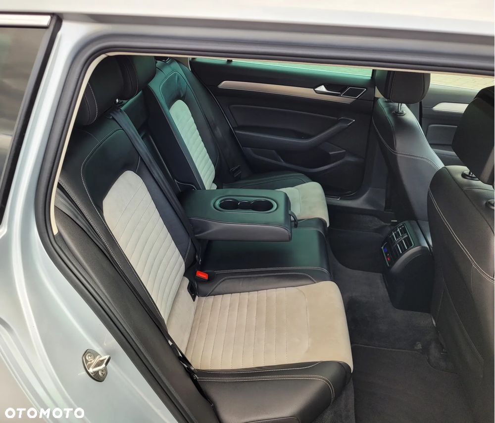 Volkswagen Passat 2.0 TDI (BlueMotion Technology) Highline - 23