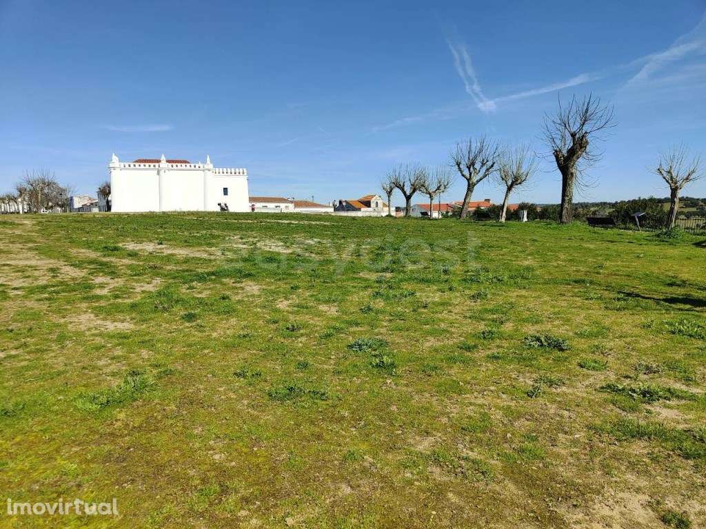 Moradia para recuperar localizada em Alvito, inserida numa zona pri... - Grande imagem: 4/22