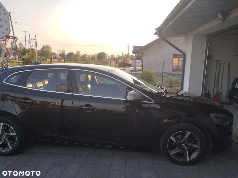 Volvo V40 D2 Drive-E R-Design Momentum - 6