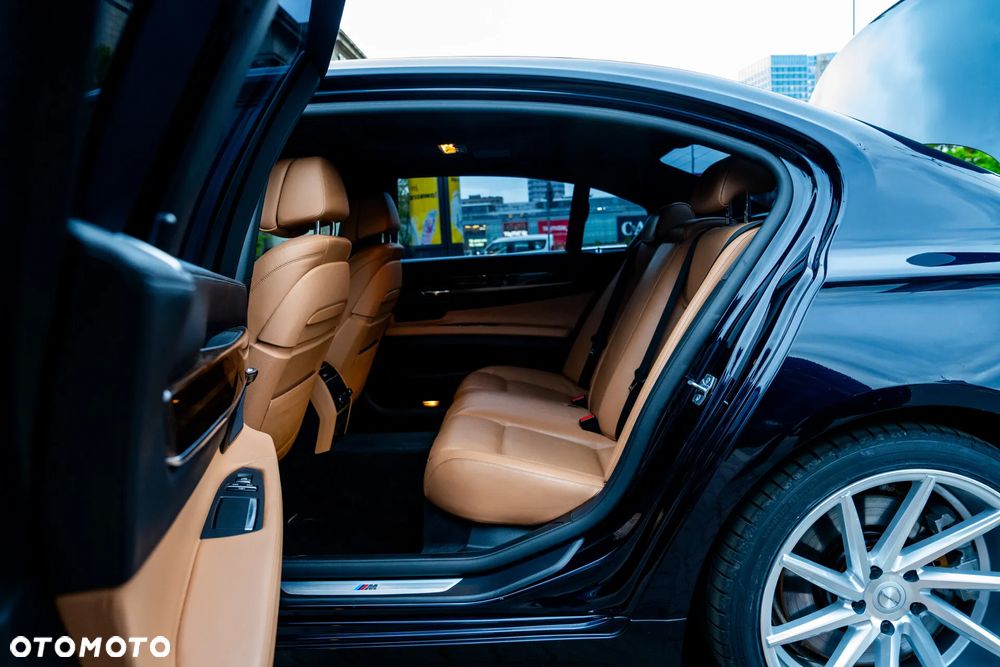 BMW Seria 7 750Li xDrive - 12