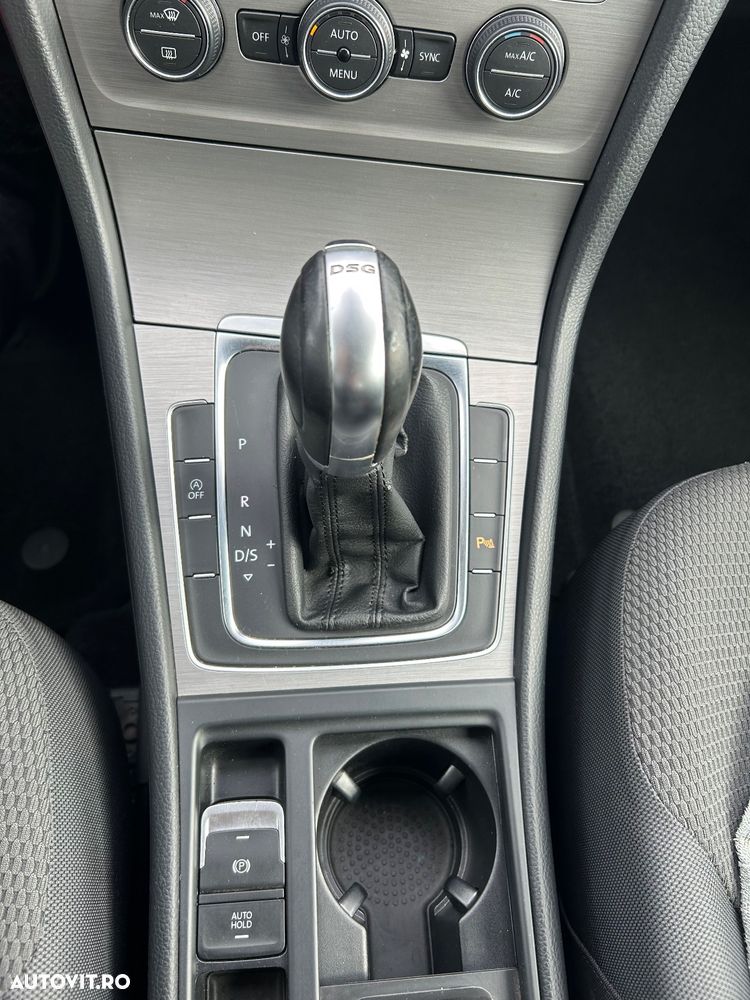 Volkswagen Golf 1.6 TDI BlueMotion Technology DSG Comfortline - 22