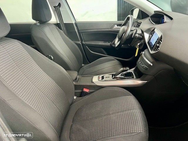 Peugeot 308 1.5 BlueHDi Active Pack EAT8 - 24