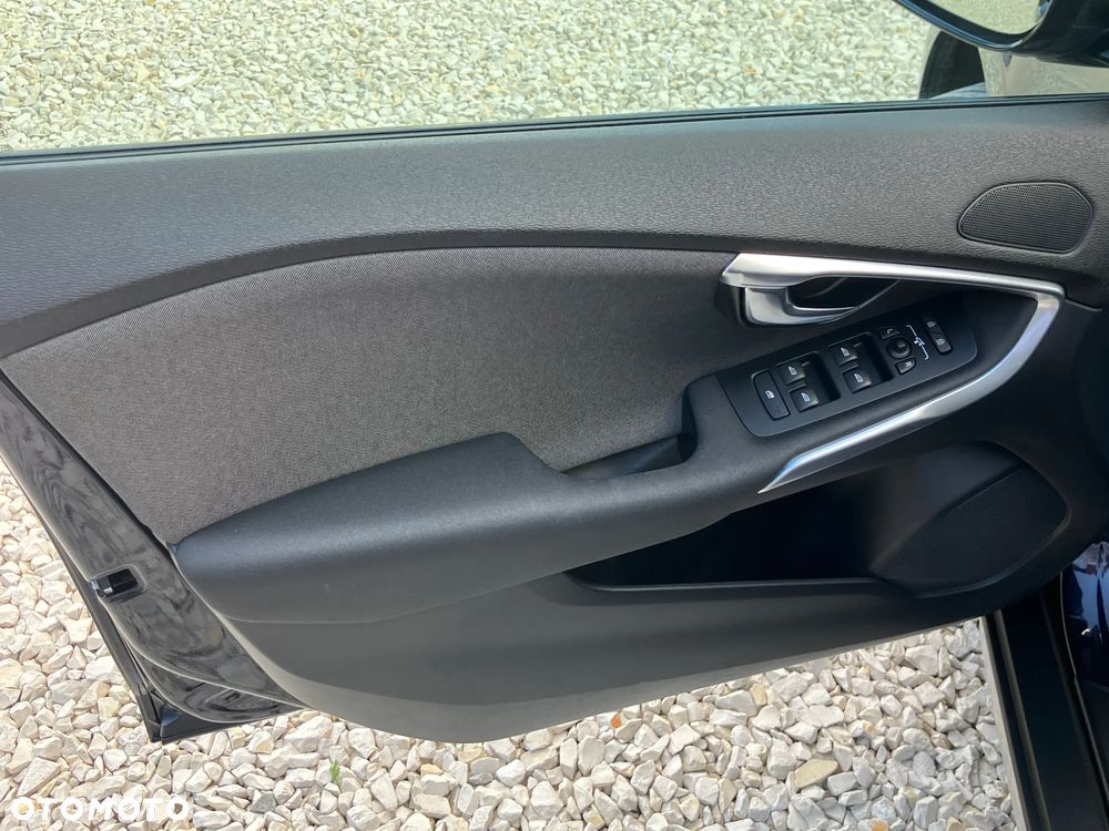 Volvo V40 Cross Country D2 Linje Svart - 17