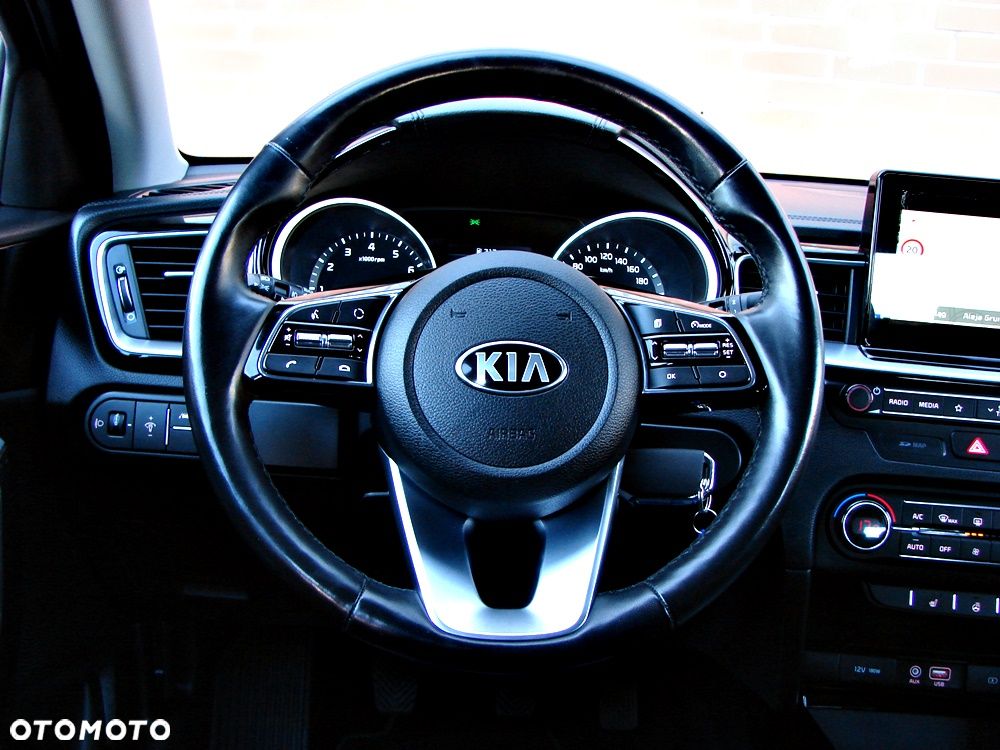 Kia Ceed - 34