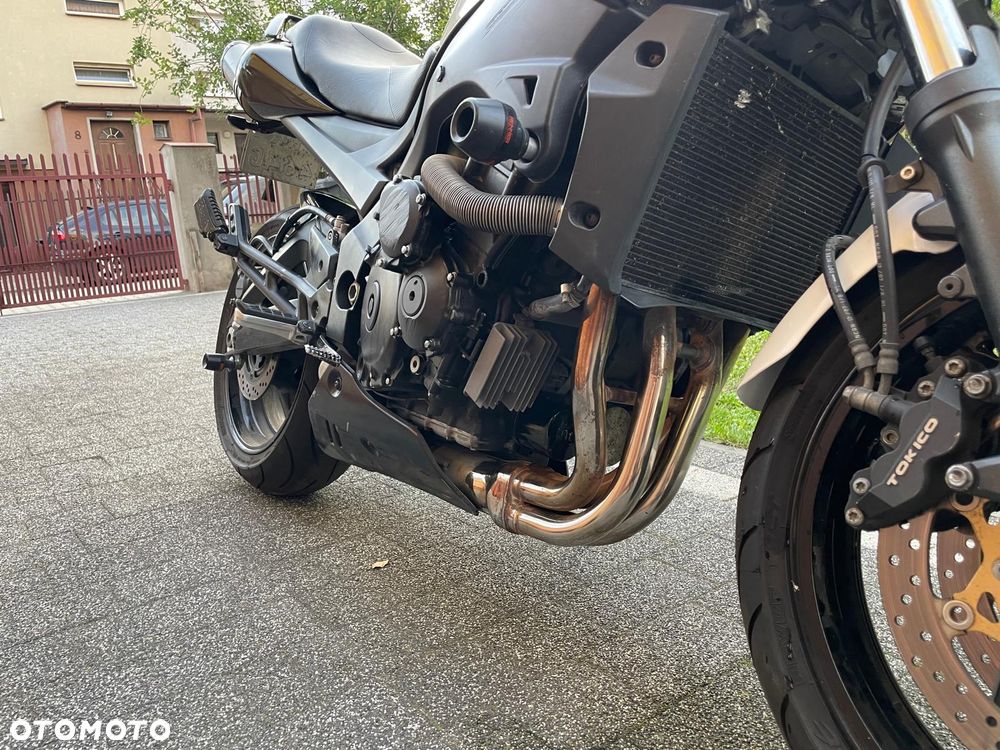 Suzuki GSR - 11