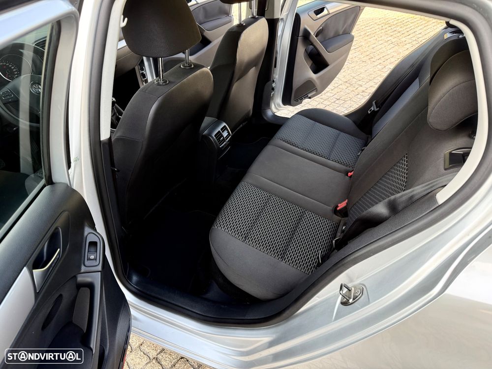 VW Golf 1.6 TDi Highline - 17