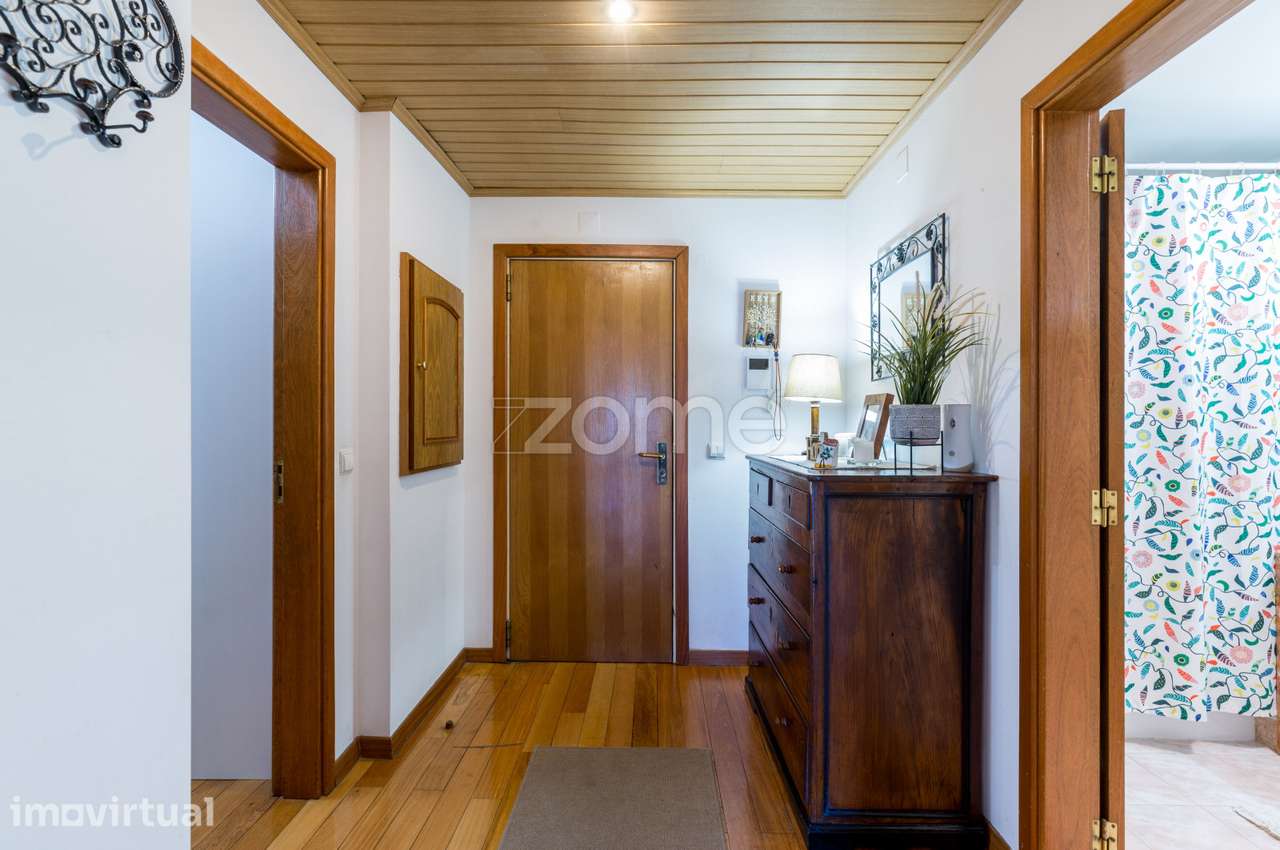 Apartamento T1+1 com Varanda, Piscina e Lugar de Parqueamento - Grande imagem: 2/51