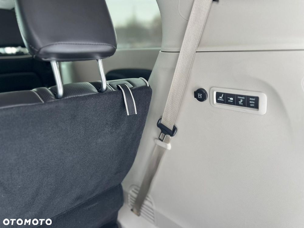 Chrysler Pacifica - 23