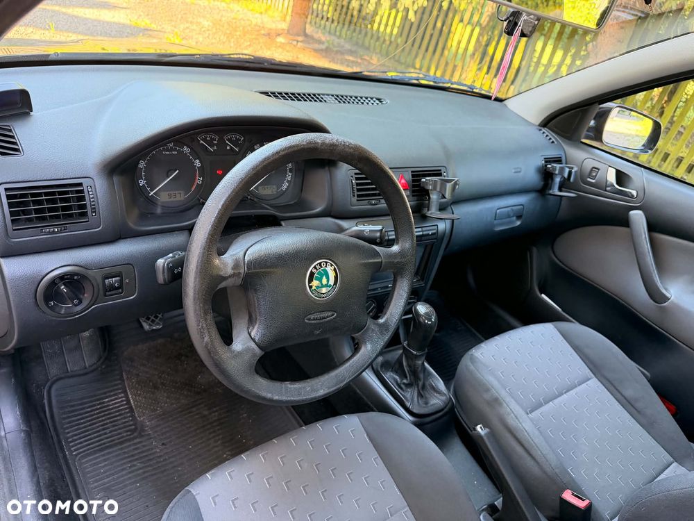 Skoda Octavia 1.6 Tour - 9