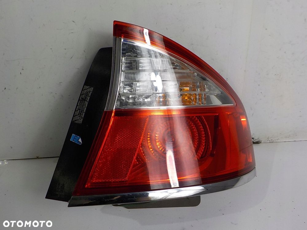 SUBARU LEGACY IV SEDAN LIFT LAMPA PRAWA TYŁ TYLNA - 1