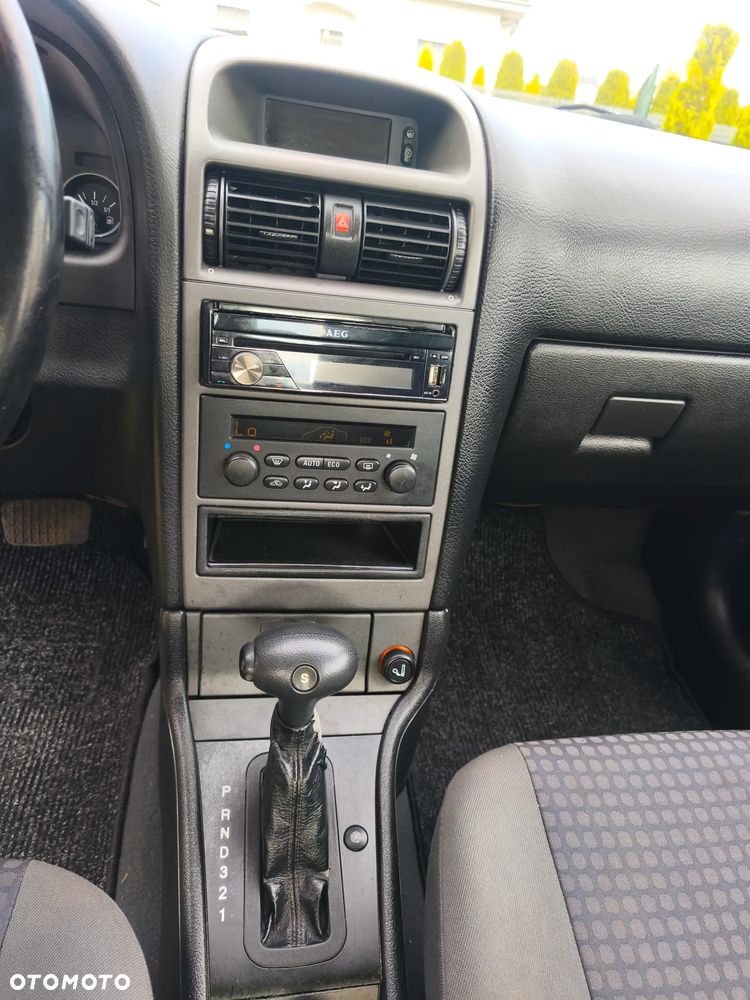 Opel Astra 1.6 NJoy - 19