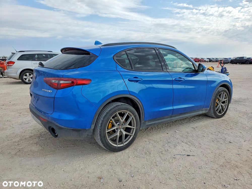 Alfa Romeo Stelvio 2.0 Turbo 16V AT8-Q4 Ti - 6