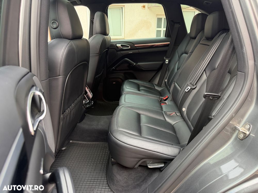 Porsche Cayenne Platinum Edition - 27