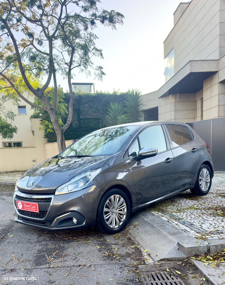 Peugeot 208 1.2 PureTech Signature - 1