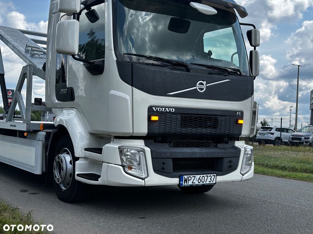 Volvo FL250 euro 6 autotransporter laweta LF4 Nowe Tacho piętro - 12