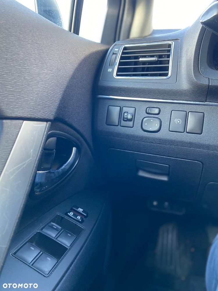 Toyota Avensis 1.8 Sol plus NAVI - 23