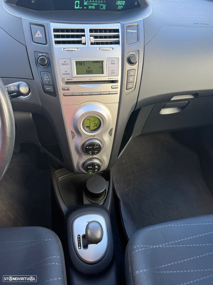 Toyota Yaris 1.0 VVT-i Sol High Pack MMT VSC+TRC - 13