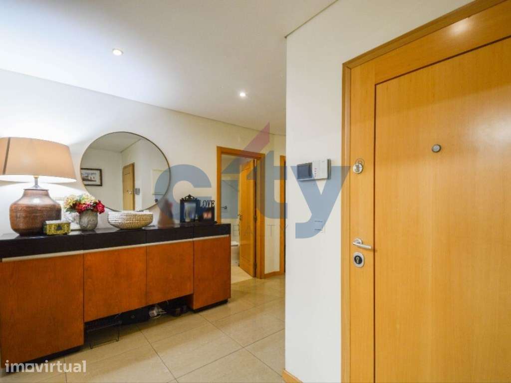 APARTAMENTO T4 DUPLEX DE 248 M2 COM GARAGEM BOX DE 52 M2 - Grande imagem: 2/46