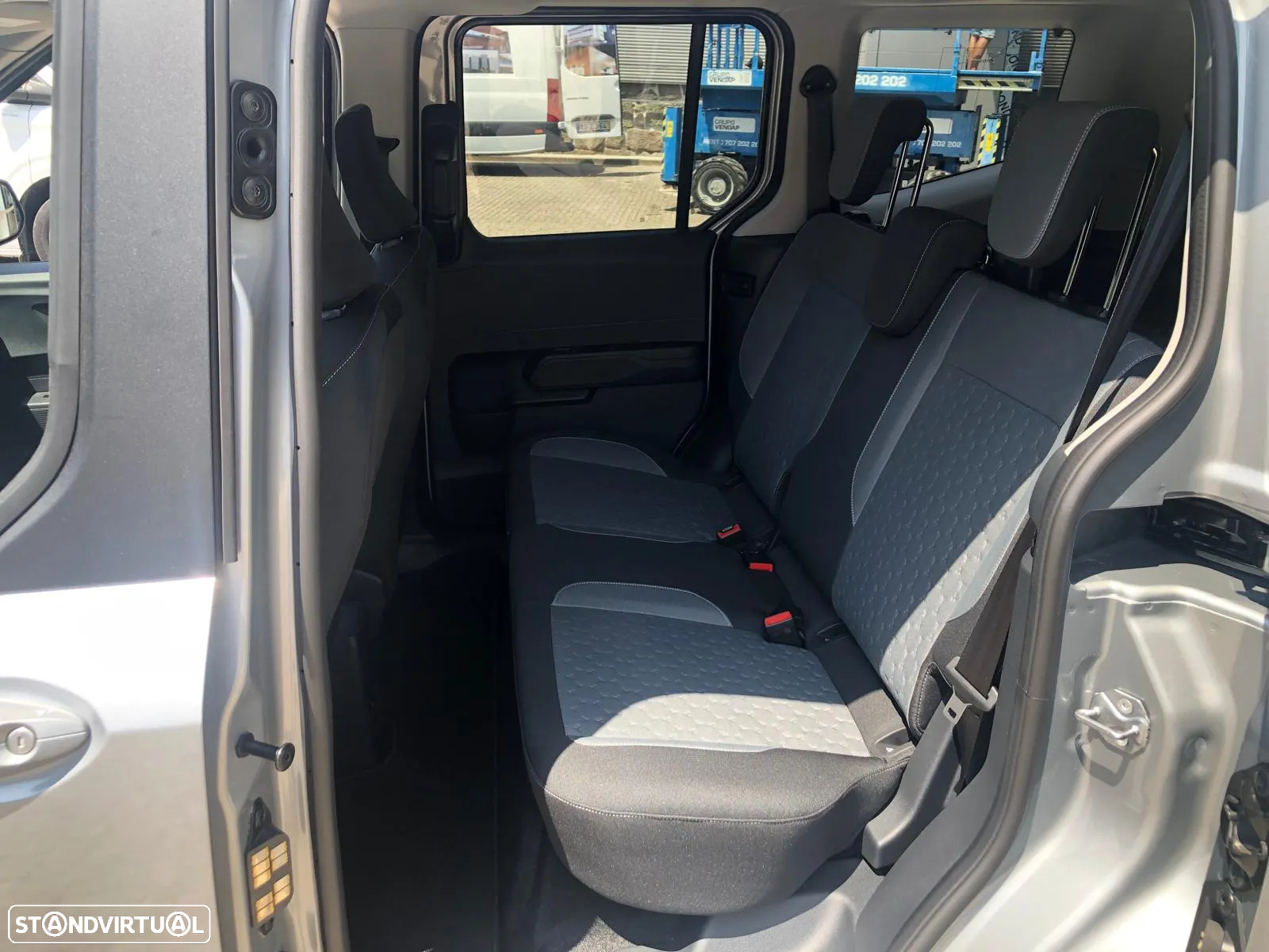 Ford Tourneo Courier E-Tourneo 43.6 kWh Titanium - 12