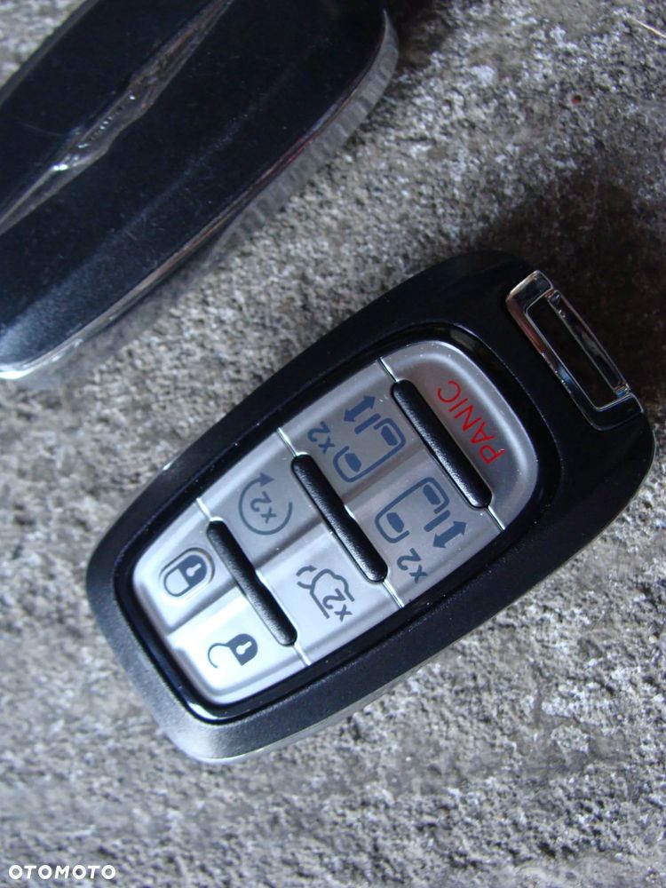 Chrysler Pacifica - 22