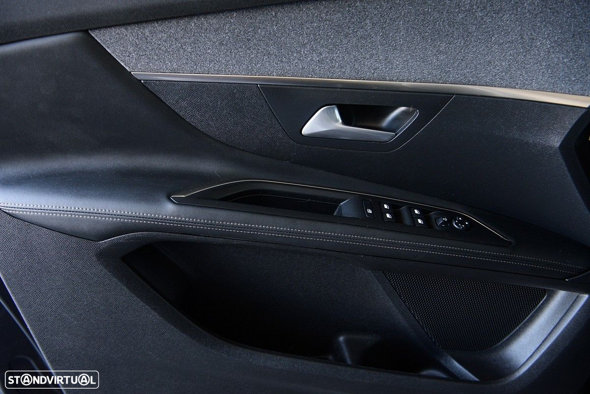 Peugeot 3008 1.2 PureTech Allure Pack EAT8 - 31