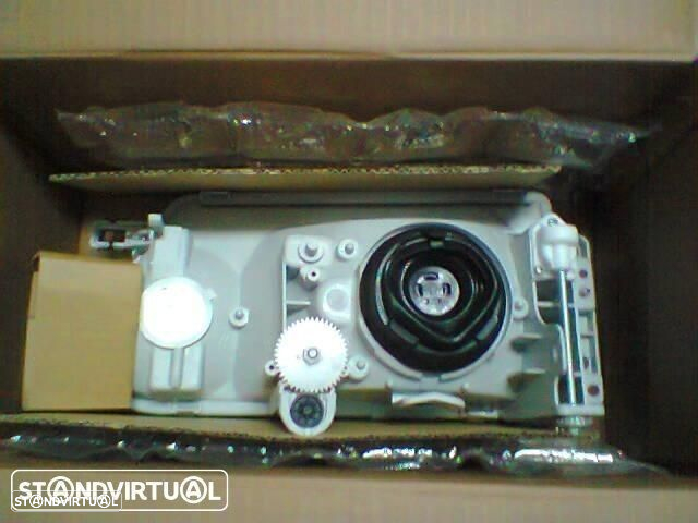 faróis da frente Toyota Dyna 250 e 280 (novos) - 2