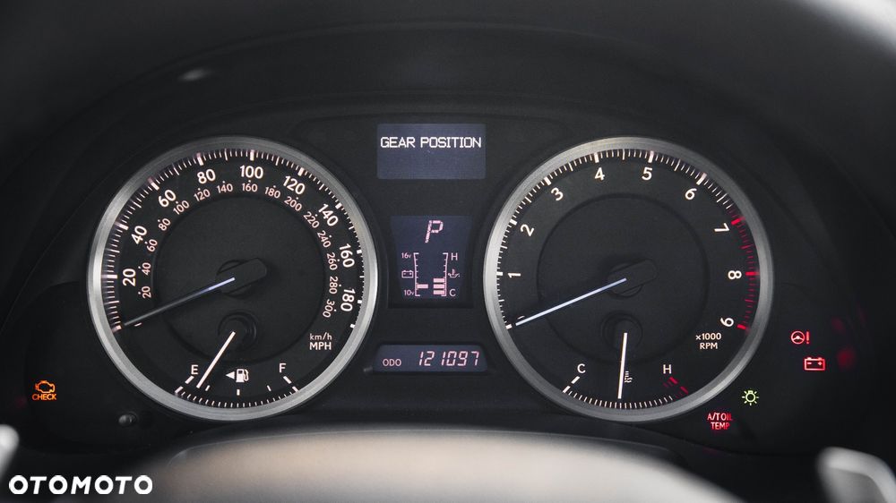 Lexus IS F Sport - 24