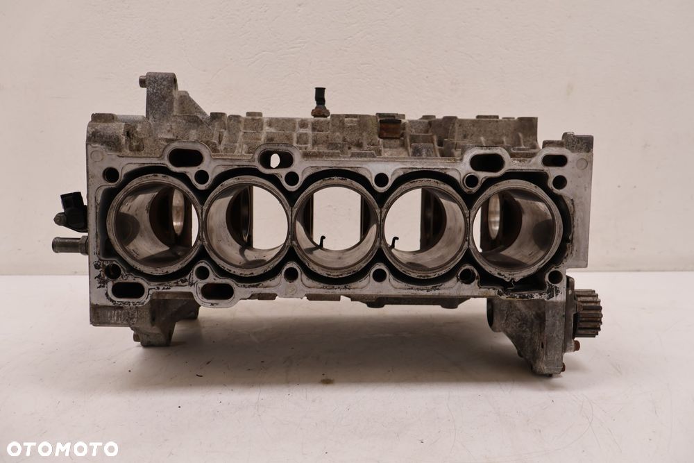VOLVO V70 2.5T BLOK SILNIKA B5254T2 - 6