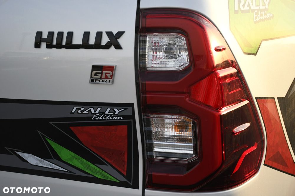 Toyota Hilux - 30