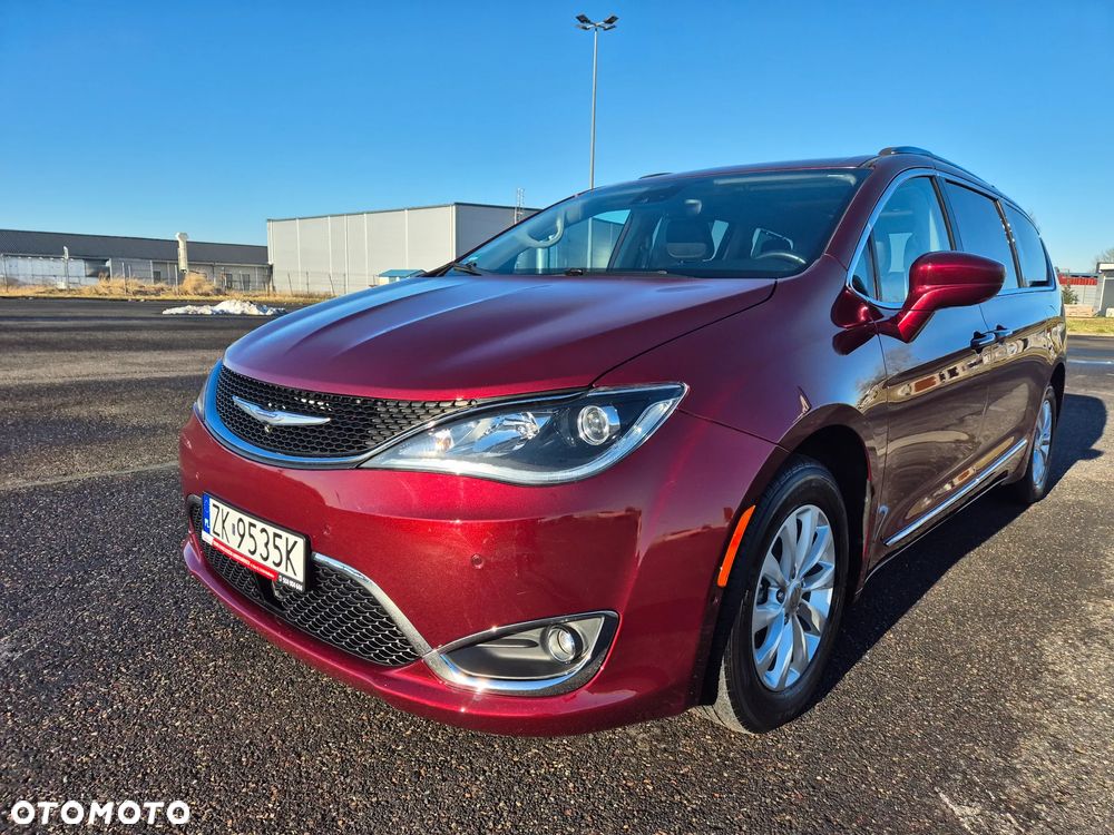 Chrysler Pacifica - 1