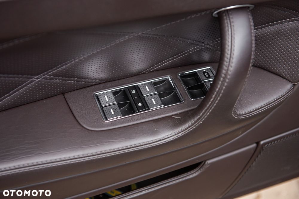 Bentley Flying Spur Mulliner - 21