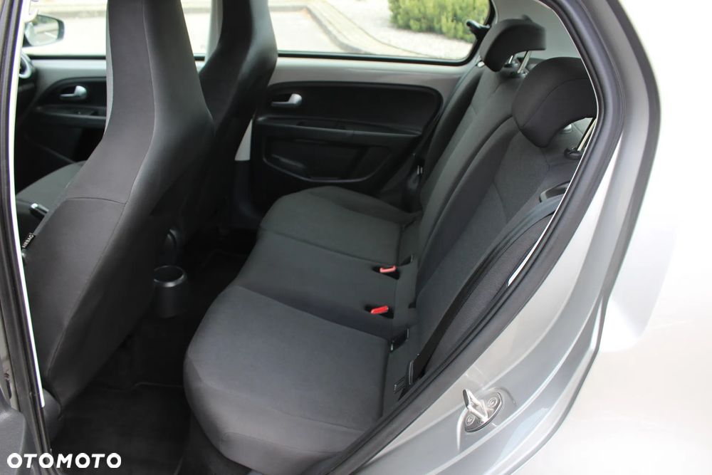 Volkswagen up! United - 18