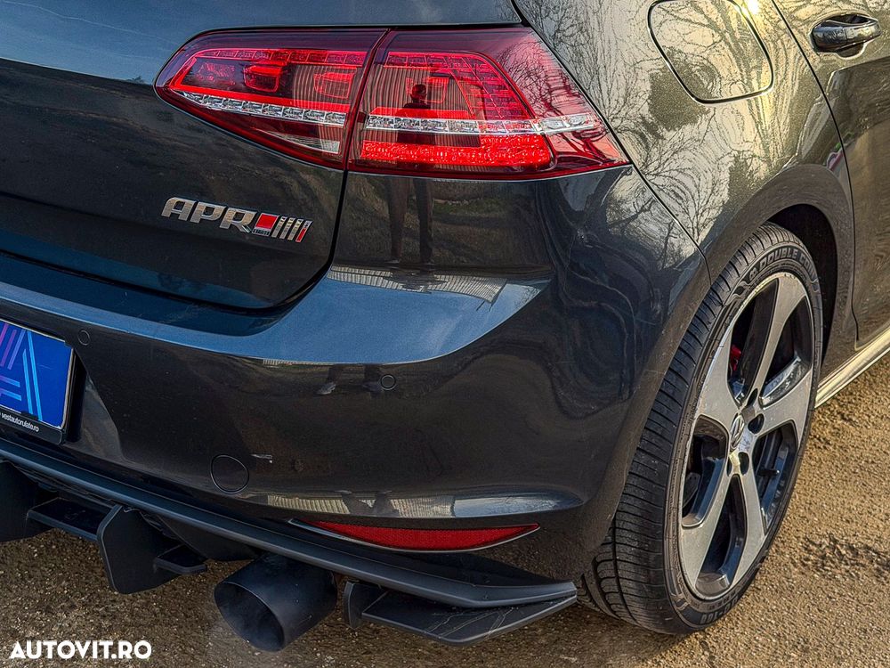 Volkswagen Golf - 33