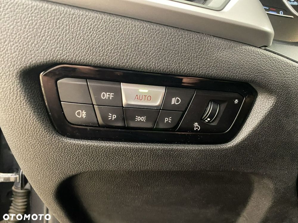BMW Seria 3 318i - 28