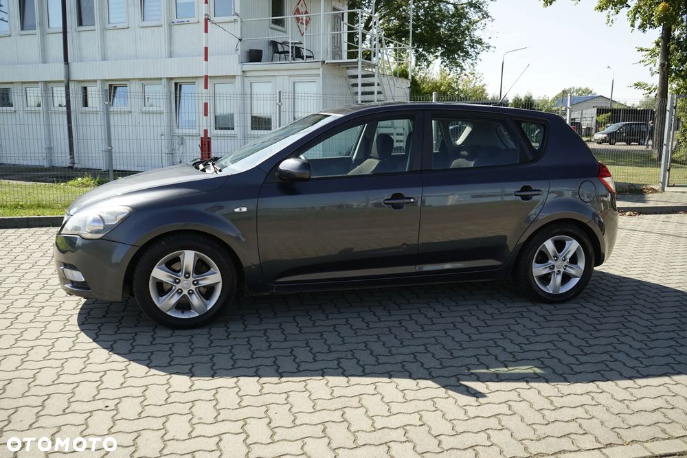 Kia Ceed 1.6 CRDi 90 Vision - 7