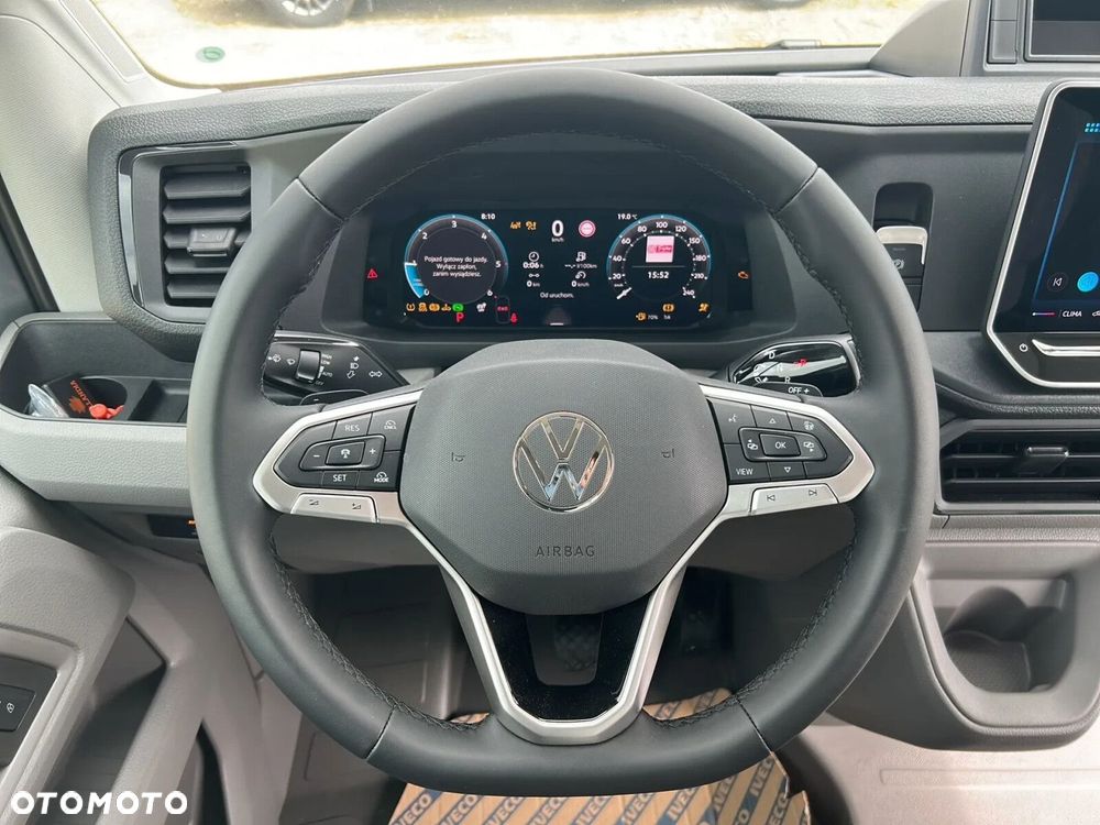 Volkswagen Crafter KONTENER+WINDA/AUTOMAT/35 Podwozie z pojedynczą kabiną 2,0 l 163 KM manual r. o.: 4490 mm - 18