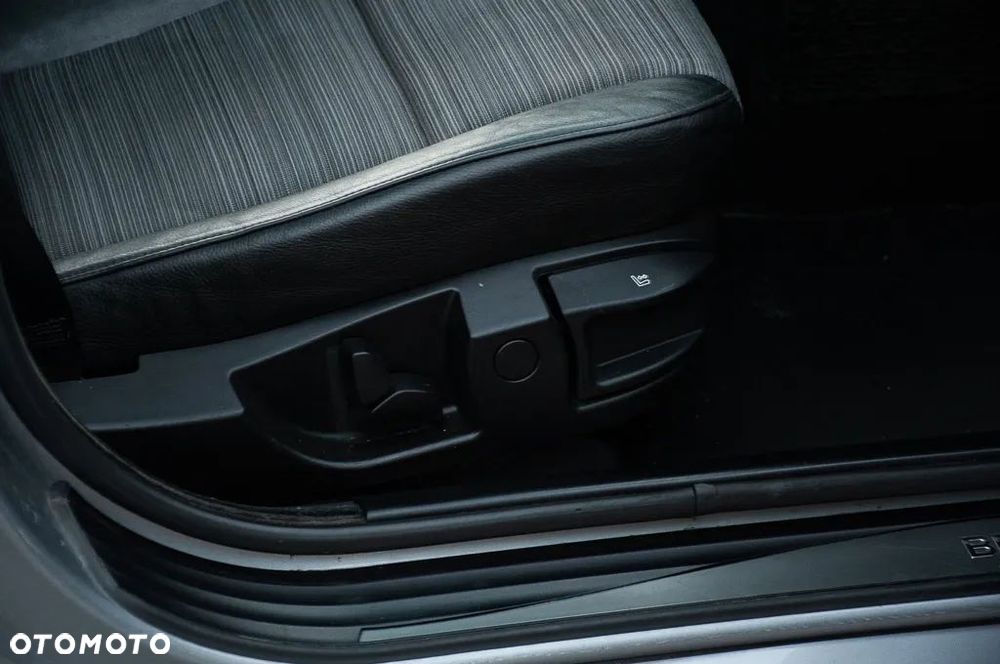 BMW Seria 5 520i - 34