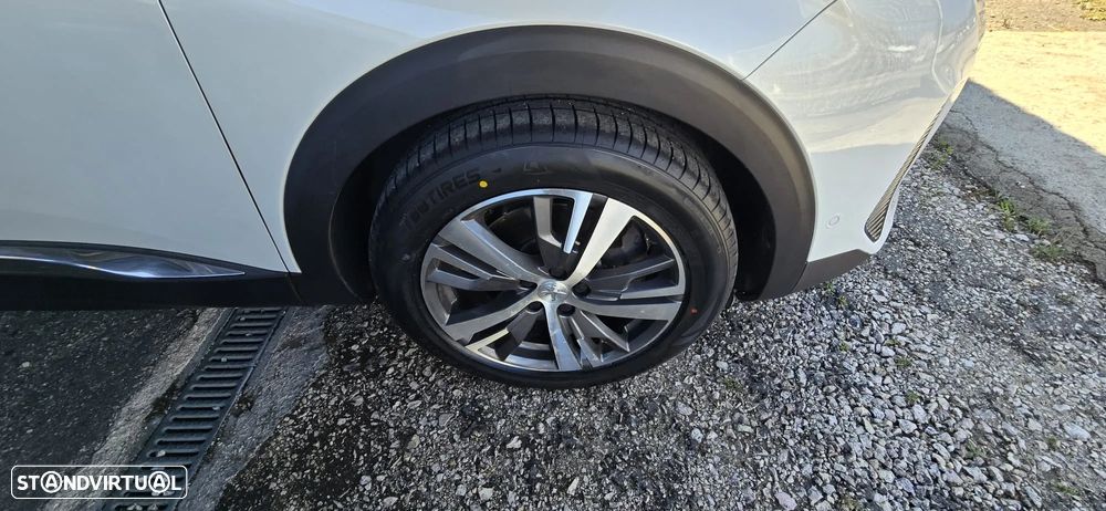 Peugeot 3008 Plug-In Hybrid 225 e-EAT8 Allure Pack - 14