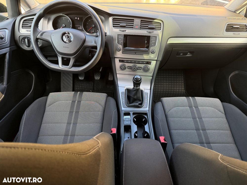Volkswagen Golf - 8