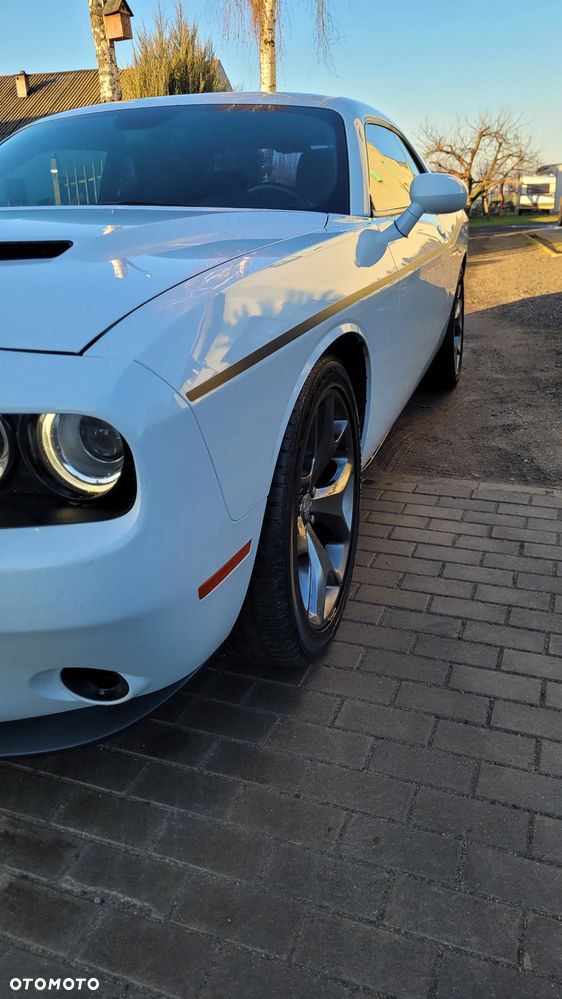 Dodge Challenger - 16