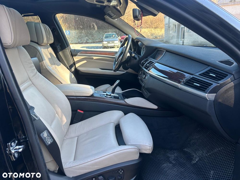 BMW X6 50i xDrive - 24