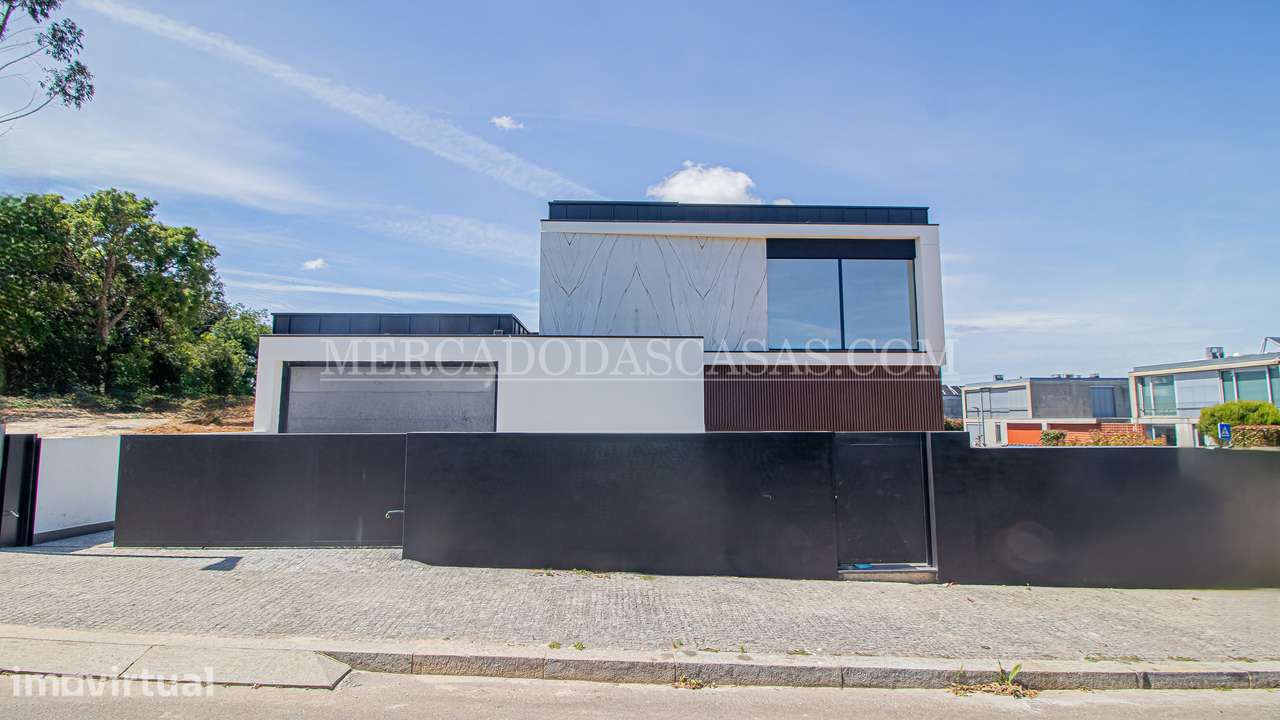 Moradia T4 de Luxo com Piscina Aquecida e Jardim - Grande imagem: 3/20