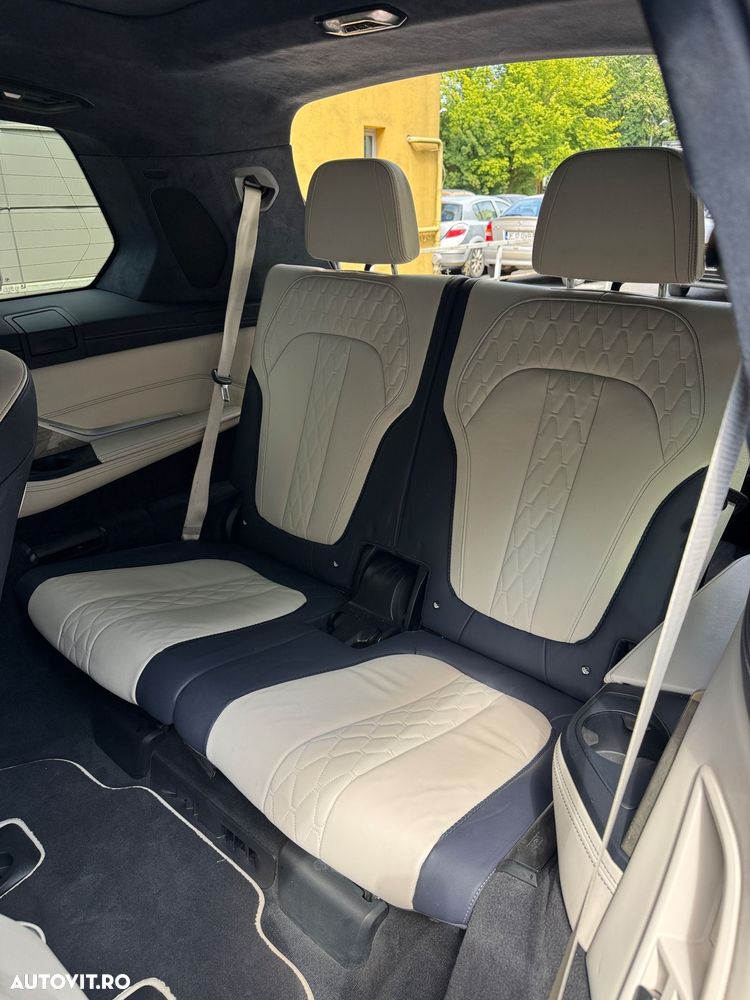 BMW X7 - 7