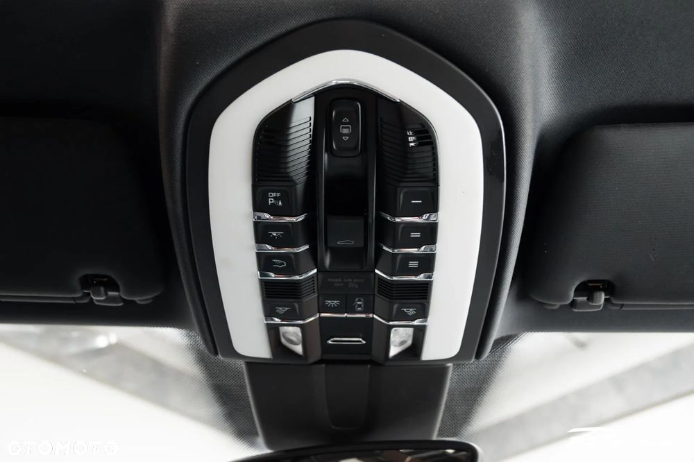 Porsche Cayenne S e-Hybrid Platinum Edition - 17