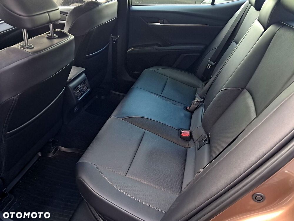 Toyota Camry - 12